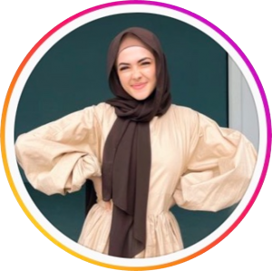 @hibakane posing in modest fashion attire
